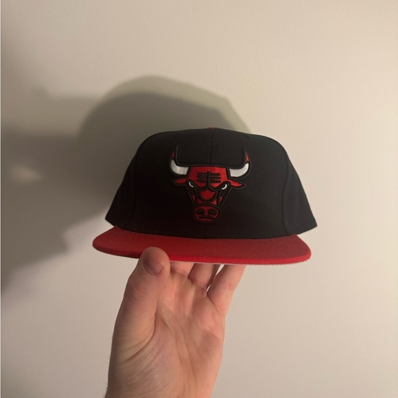 Mitchell & Ness Chicago Bulls SnapBack Hat - Picture 1 of 4